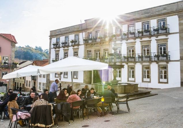 Câmara Municipal de Santa Maria da Feira multada em €800 por falta de limpeza de terreno