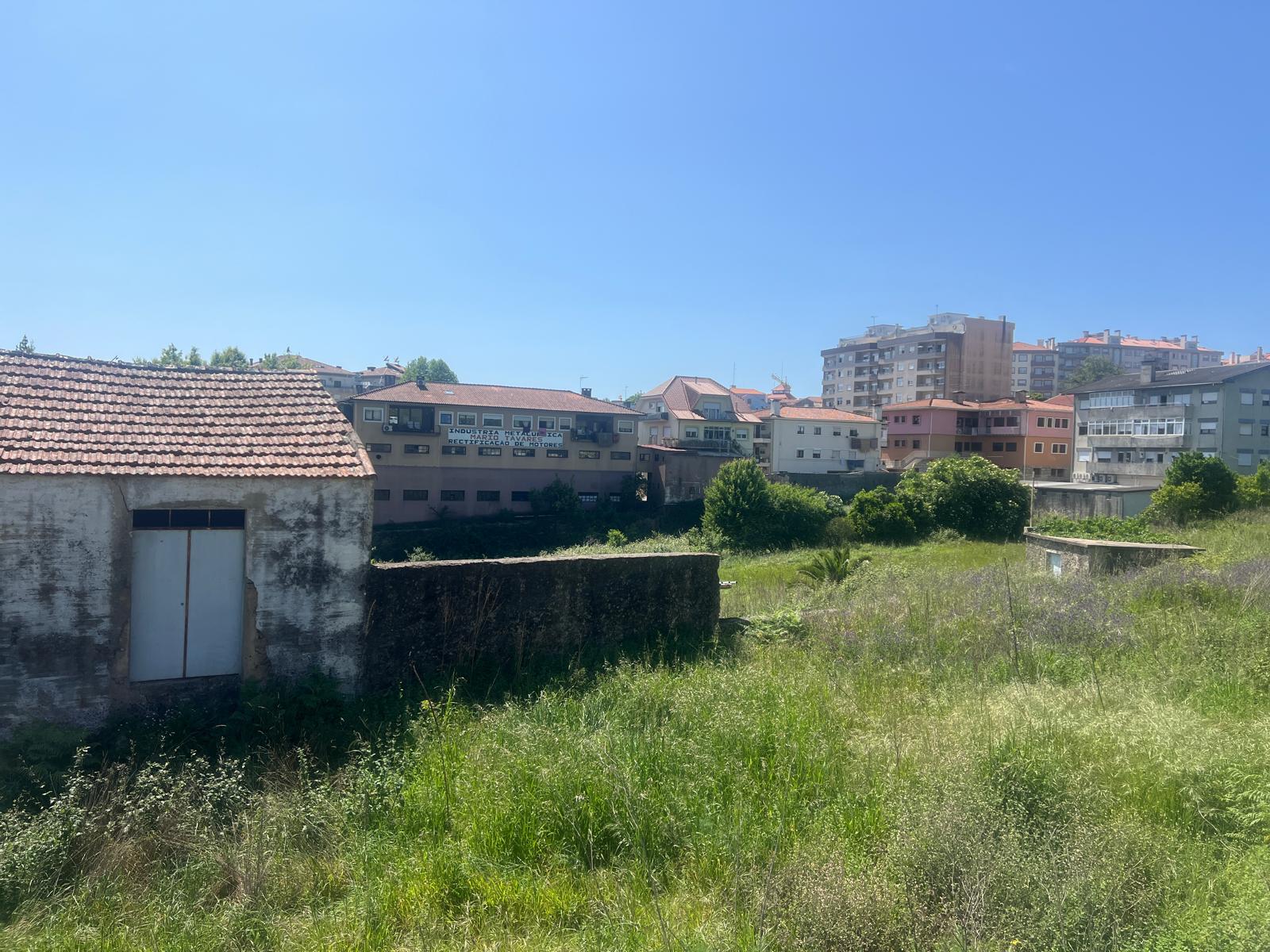 Autarquia de Azeméis investe €550 mil em terreno para parque de estacionamento na cidade, mas ainda não há projeto