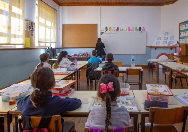 Jardim de Infância de Paços, de Moldes, foi inaugurado há menos de um ano e já sofre de infiltrações